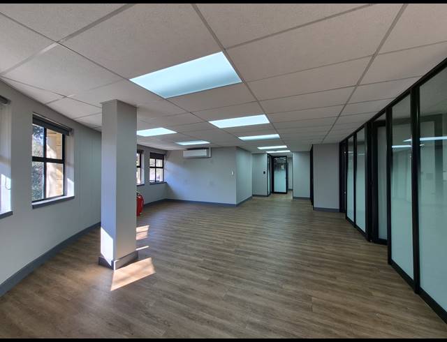222M² OFFICE TO LET IN DUNKELD WEST